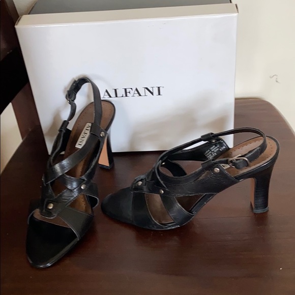 Shoe - Picture 3 of 4